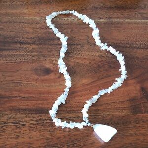 Retro Moonglow Lucite Chip Pendant White Pearlized Necklace